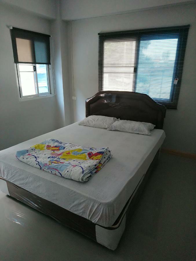 808 Bangkok Apartamento Exterior foto